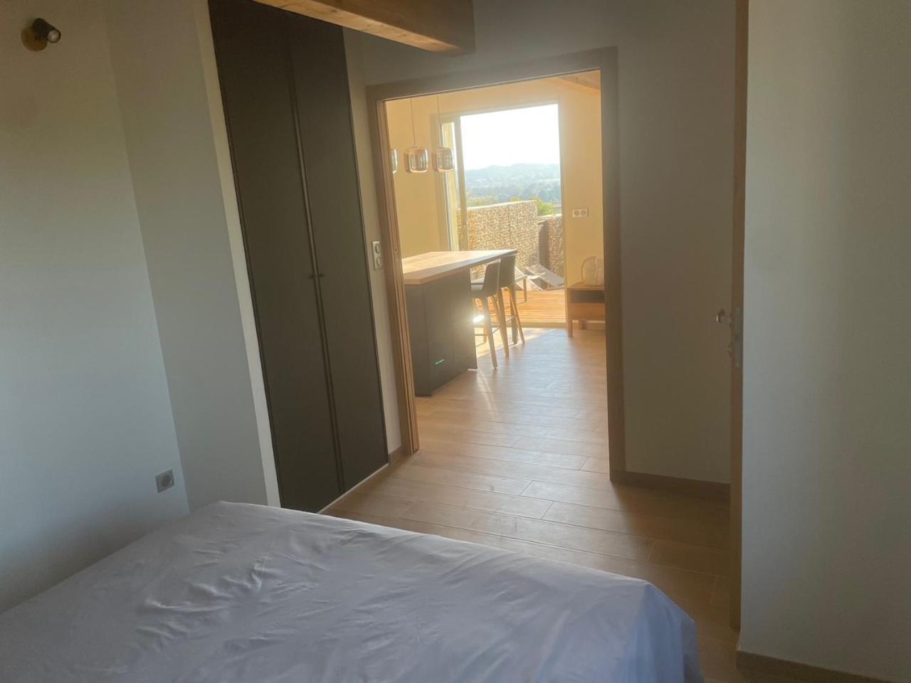 Logement Avec Jacuzzi Joucas Exterior photo