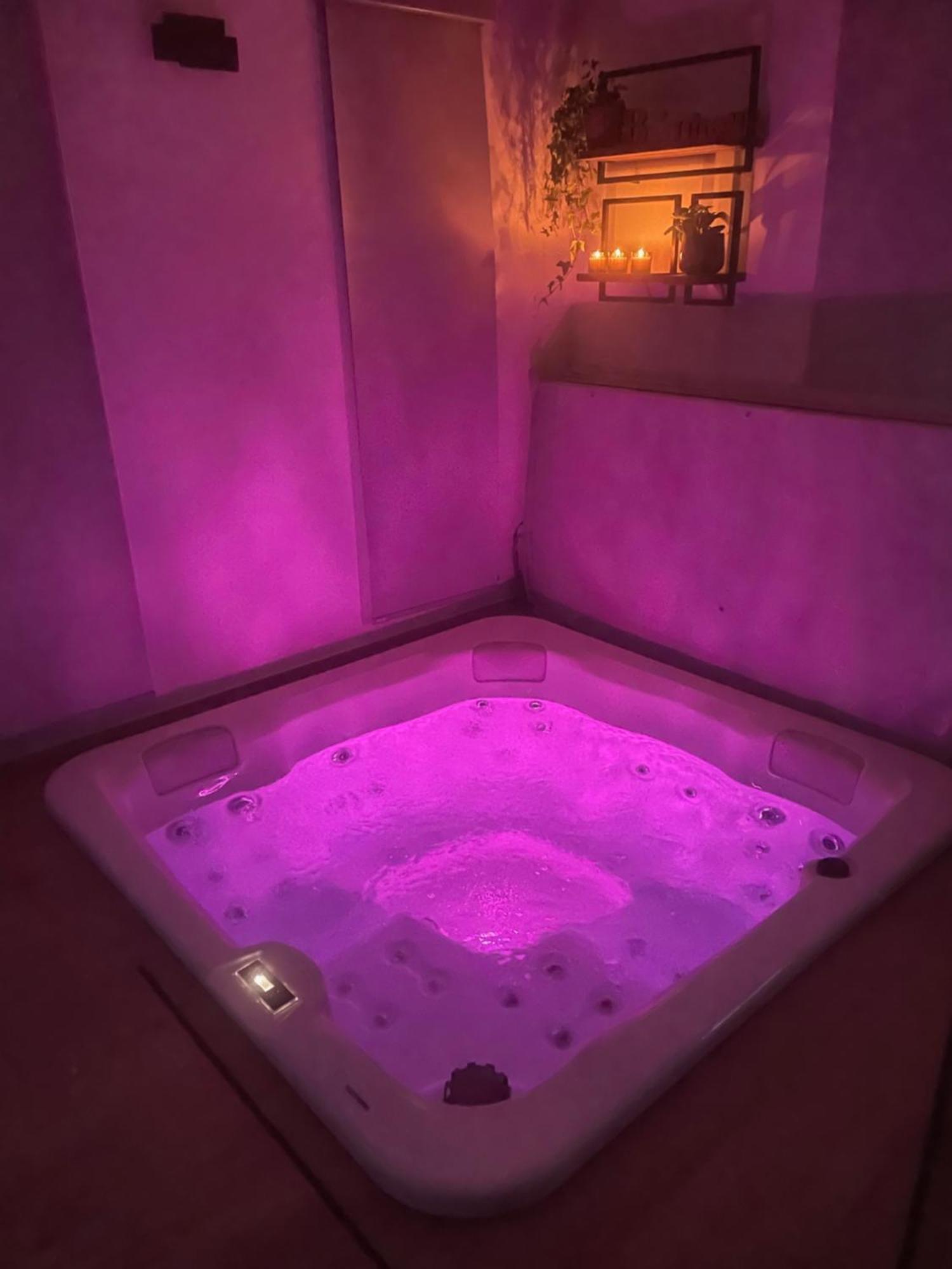Logement Avec Jacuzzi Joucas Exterior photo