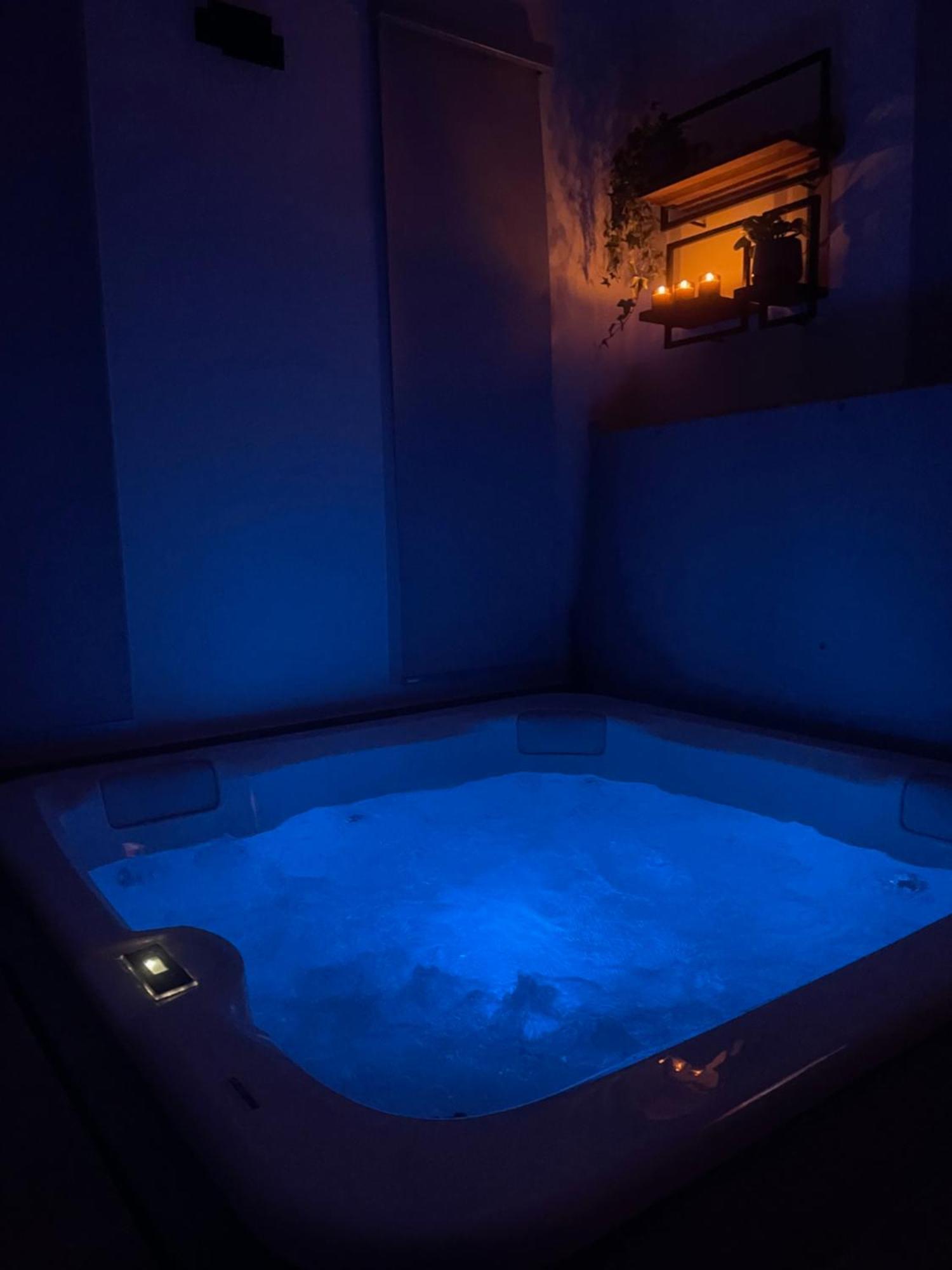 Logement Avec Jacuzzi Joucas Exterior photo